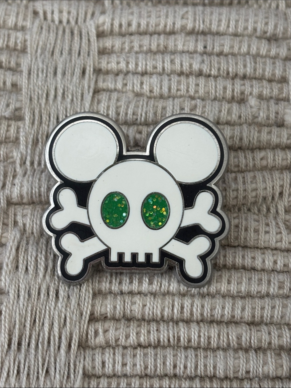 DISNEY 2008 Glitter Eyed Skull & Crossbones Mickey Mouse Pin